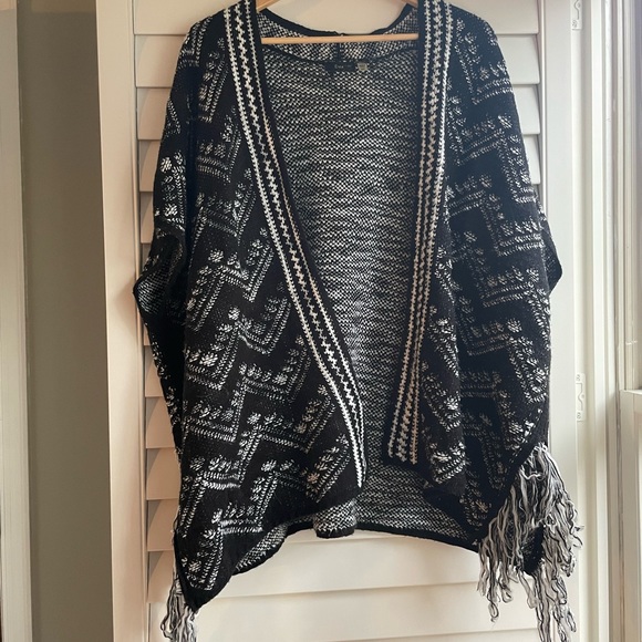 Short Sleeved Black Knit Cardigan - Picture 4 of 7